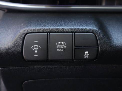 Used 2024 Hyundai Elantra Limited image 26