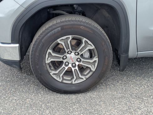 Certified 2025 GMC Sierra 1500 SLT image 9