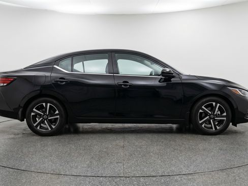 Used 2025 Nissan Sentra SV FWD image 11