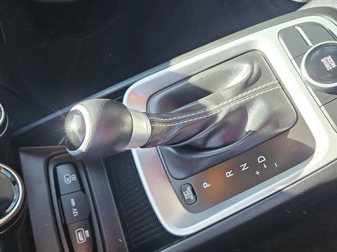 Used 2025 Hyundai Venue SEL FWD image 28