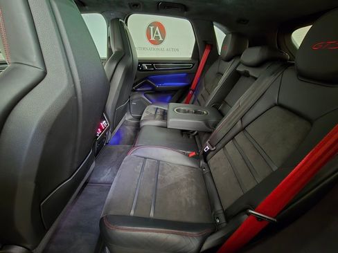 Used 2021 Porsche Cayenne GTS w/ Premium Package image 20