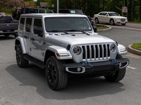 Used 2023 Jeep Wrangler Unlimited Sahara w/ Cold Weather Group AWD/4WD image 3