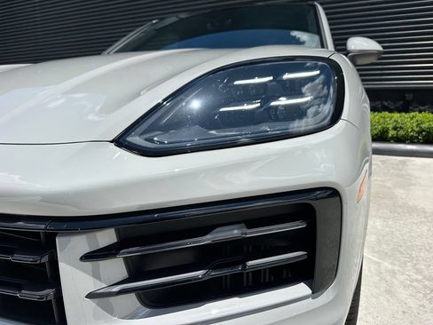 Certified 2026 Porsche Cayenne Coupe AWD/4WD image 9
