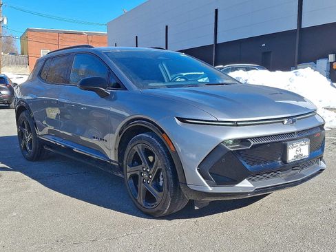 Used 2024 Chevrolet Equinox EV RS image 3