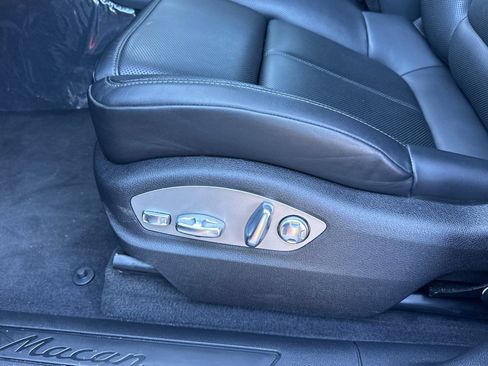 Used 2025 Porsche Macan AWD/4WD image 14