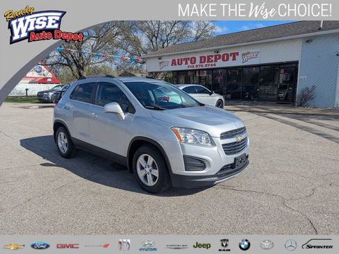 Used 2016 Chevrolet Trax LT w/ LT Sun and Sound Package FWD image 1