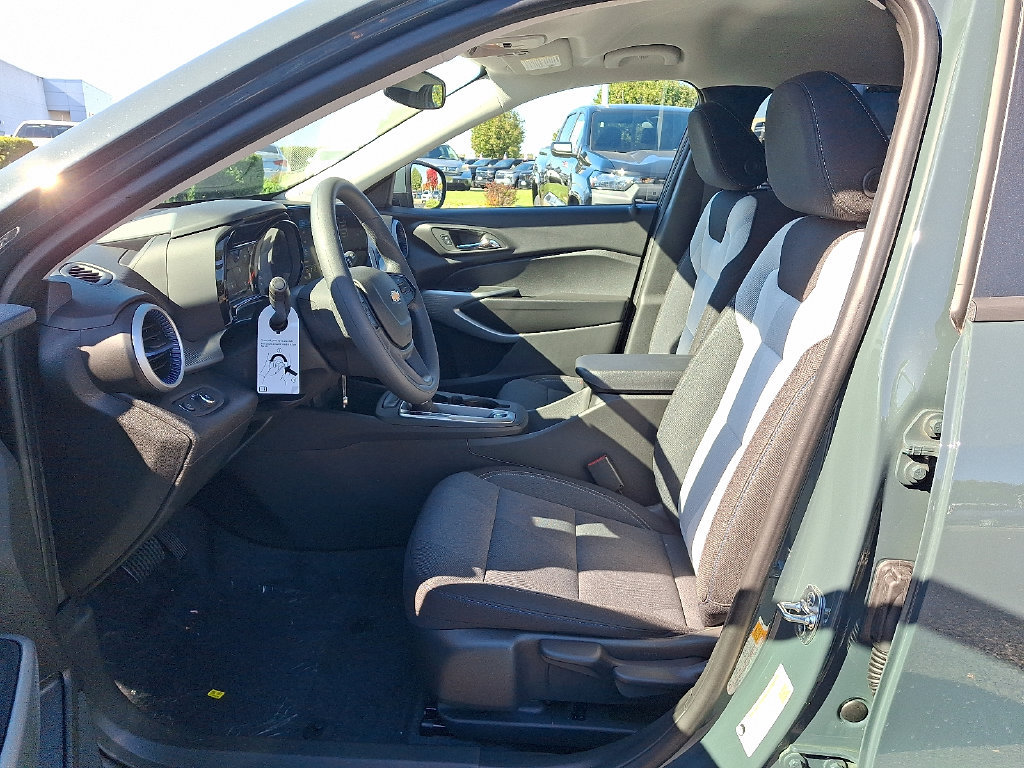 New 2026 Chevrolet Trax LS w/ LS Convenience Package FWD image 6