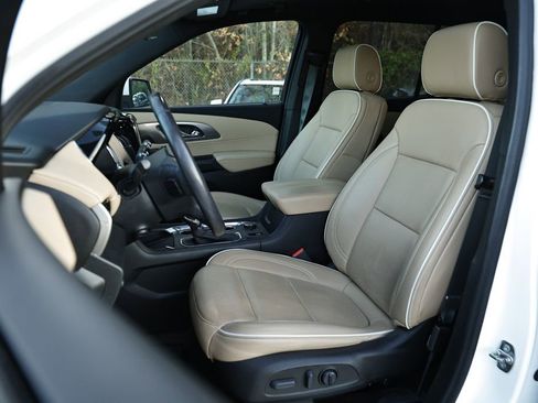 Used 2022 Chevrolet Traverse Premier image 12