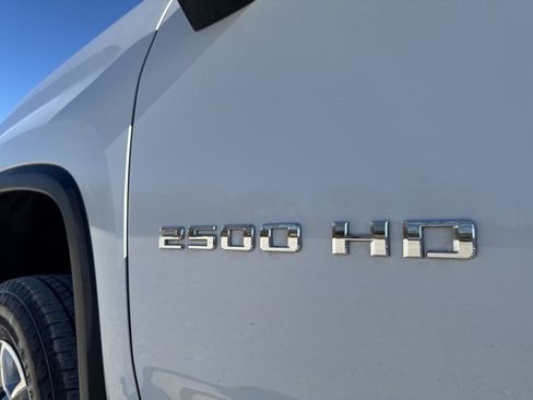Used 2024 Chevrolet Silverado 2500 LT image 10
