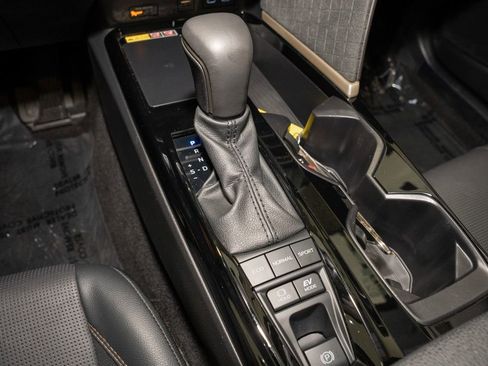 Used 2025 Toyota Camry XLE image 17