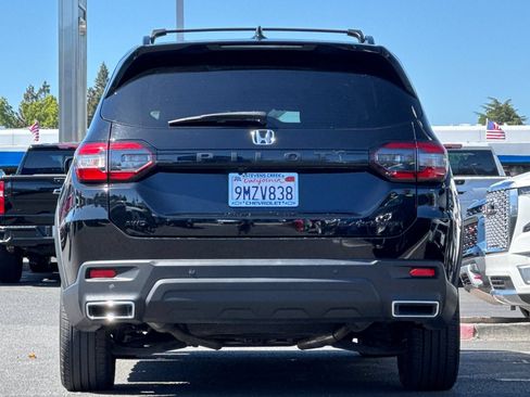 Used 2025 Honda Pilot Black Edition image 6