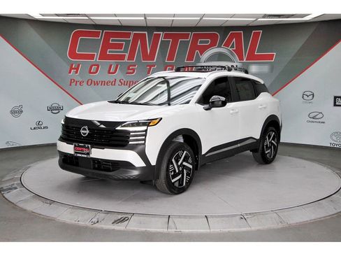 New 2026 Nissan Kicks SV w/ SV Premium Package FWD image 2