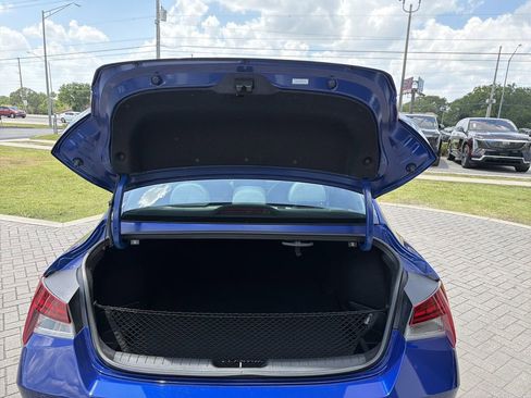 Used 2023 Hyundai Elantra Limited w/ Preferred Accessory Package FWD image 12