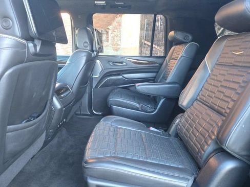 Used 2022 Cadillac Escalade ESV Sport Platinum w/ Heavy-Duty Trailer Package AWD/4WD image 16
