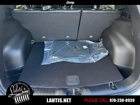 New 2026 Jeep Compass Latitude image 13