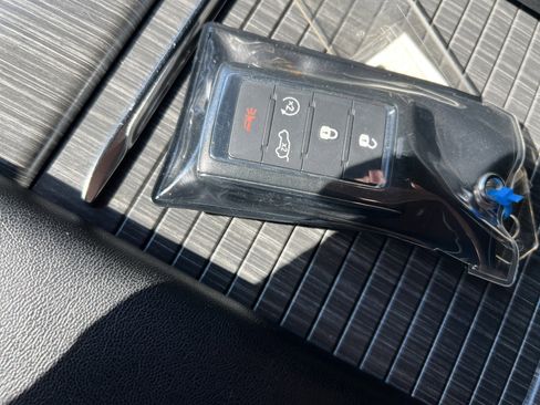 Used 2023 Jeep Wagoneer Series III w/ Preferred Equipment Group image 33