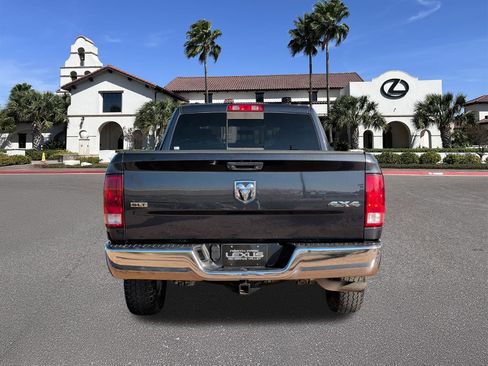 Used 2018 RAM 1500 Classic SLT image 3