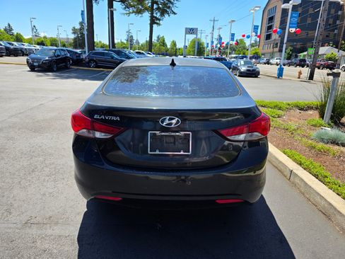 Used 2014 Hyundai Elantra SE FWD image 6