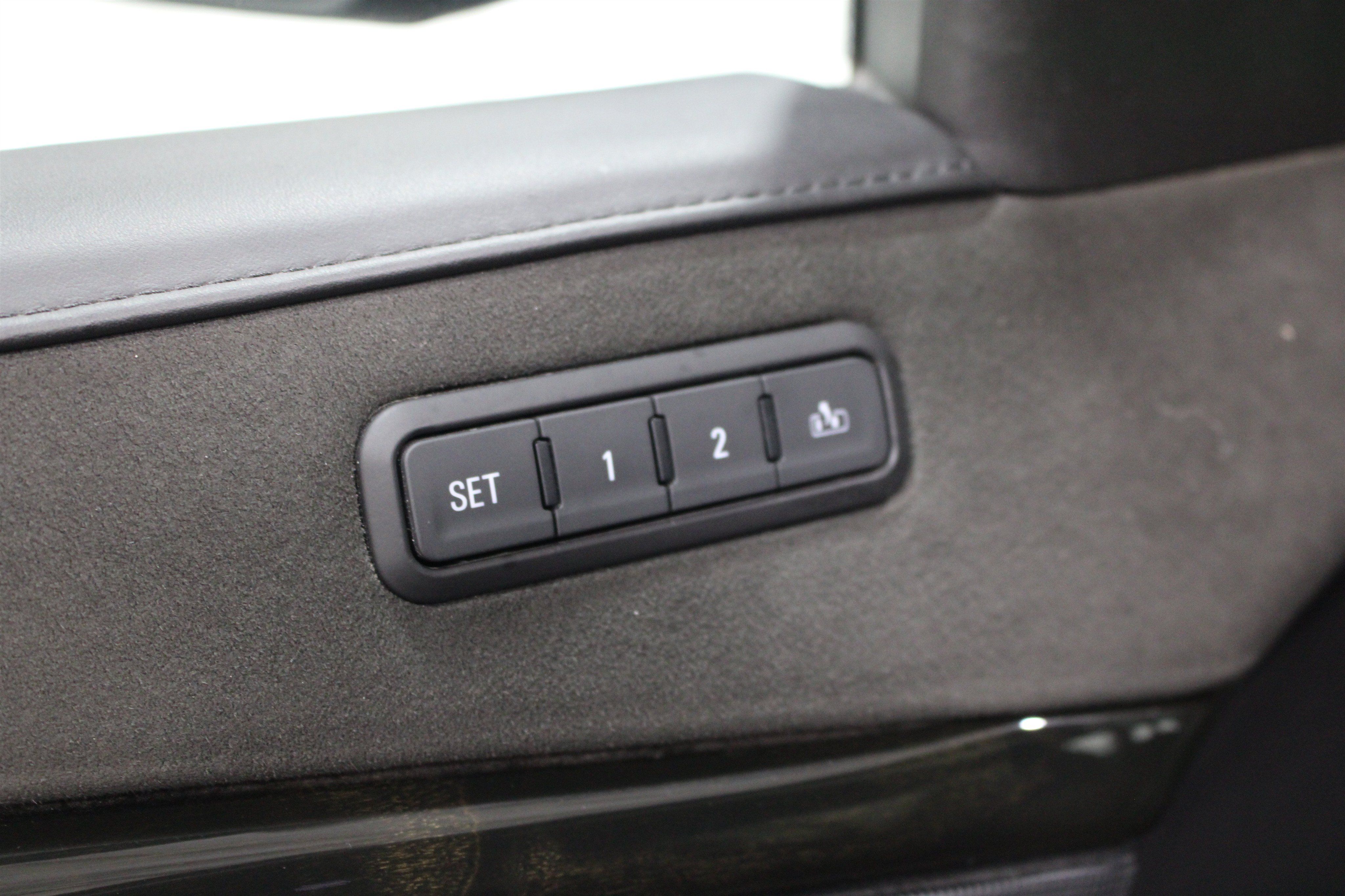 Used 2018 Cadillac Escalade Platinum AWD/4WD image 9