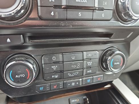 Used 2015 Ford F150 Lariat AWD/4WD image 23
