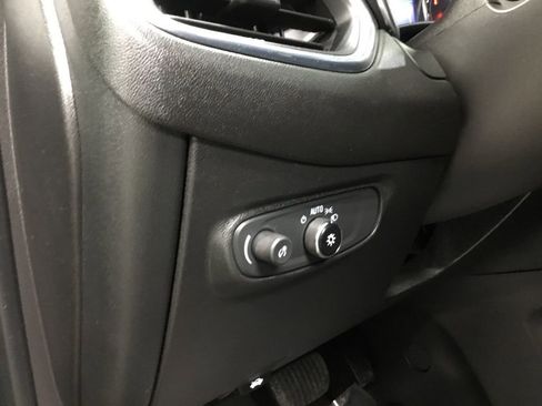 Used 2023 Chevrolet Equinox LT w/ Driver Convenience Package image 9