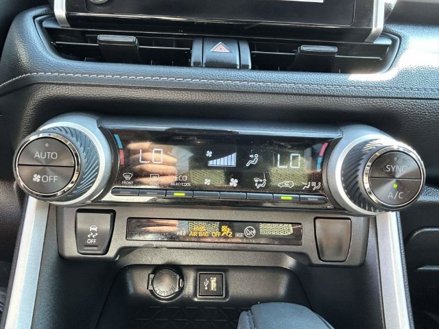 Used 2025 Toyota RAV4 LE AWD/4WD image 30