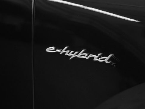 Certified 2024 Porsche Cayenne Turbo AWD/4WD image 15