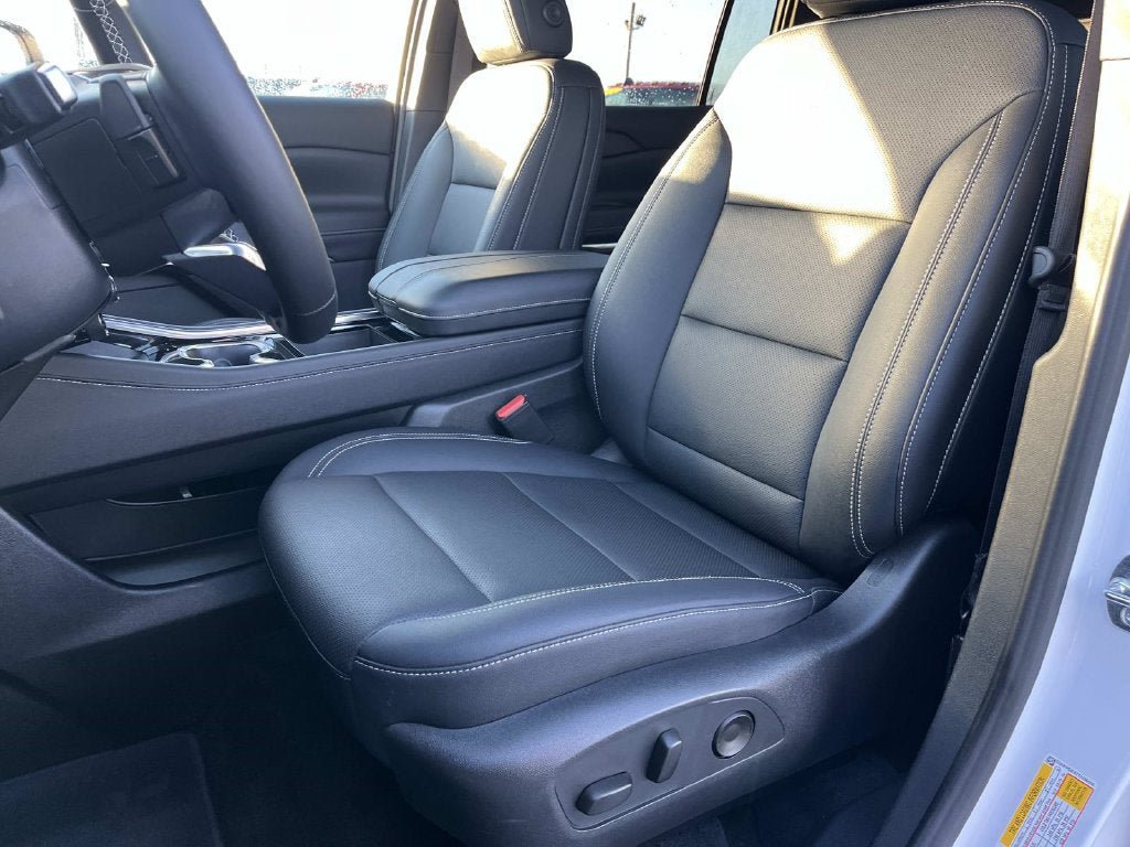 Used 2026 Chevrolet Traverse LT FWD image 31