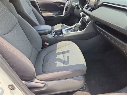 Used 2021 Toyota RAV4 XLE FWD image 18