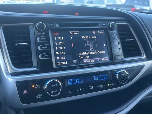 Used 2018 Toyota Highlander XLE AWD/4WD image 12