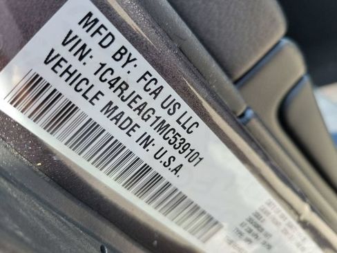 Used 2021 Jeep Grand Cherokee Laredo X RWD image 34