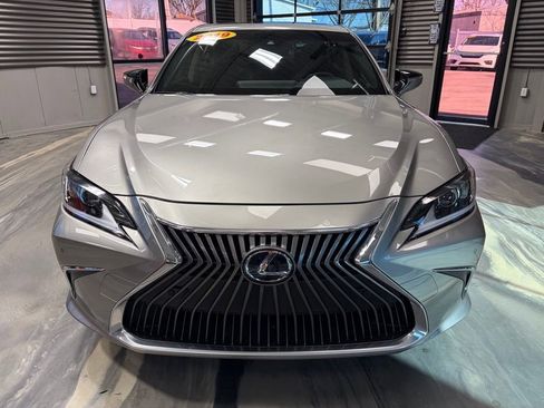 Used 2019 Lexus ES 300h 300h Luxury w/ Premium Package image 38