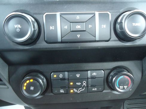 Used 2020 Ford F250 XL w/ Power Equipment Group image 19