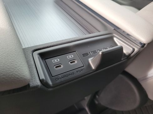 New 2026 Toyota Sienna XLE image 20