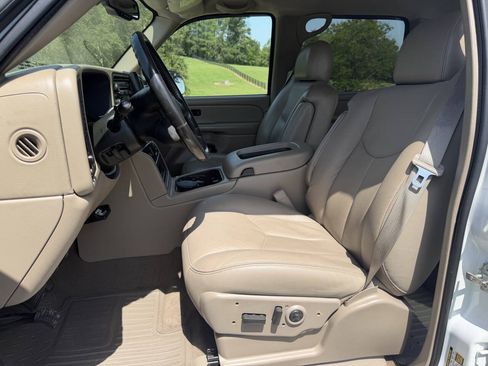 Used 2005 GMC Sierra 3500 SLT w/ Heavy-Duty Power Package AWD/4WD image 14