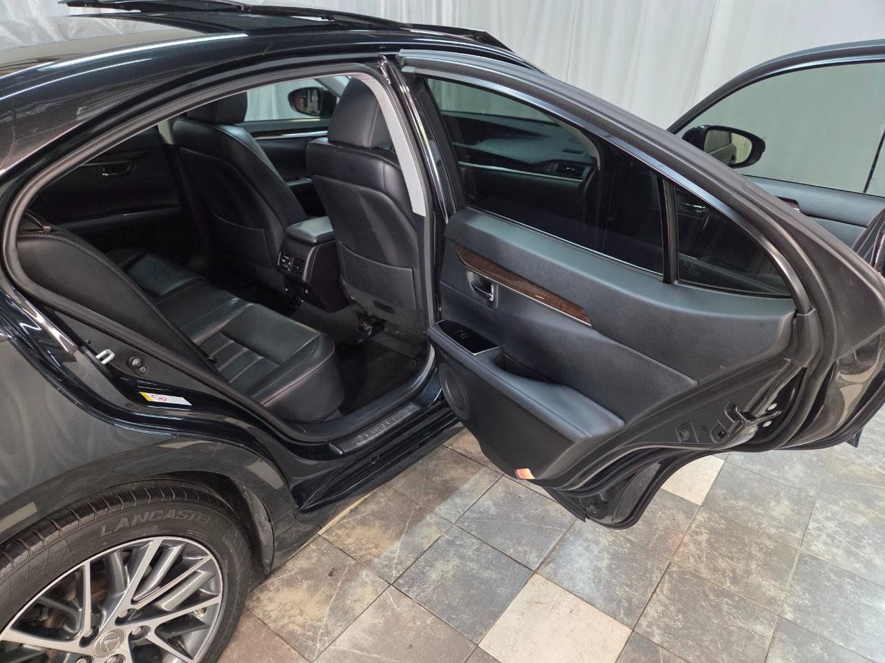 Used 2018 Lexus ES 350 w/ Luxury Package w/Wood Trim FWD image 12