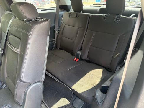 Used 2023 Ford Explorer XLT AWD/4WD image 13
