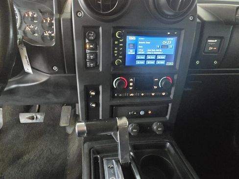 Used 2005 HUMMER H2 w/ Preferred Equipment Group image 22