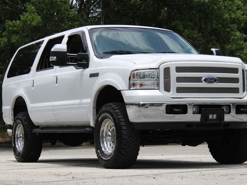 Used 2005 Ford Excursion Eddie Bauer AWD/4WD image 12