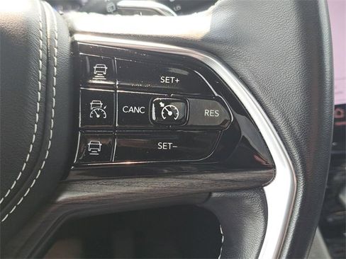 Used 2022 Jeep Grand Cherokee Overland w/ Luxury Tech Group IV image 27