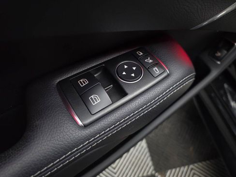 Used 2018 Mercedes-Benz SL 550 image 28