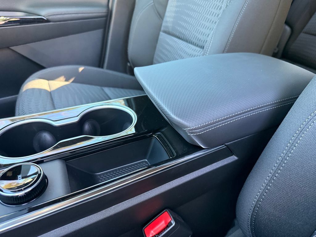 New 2027 Chevrolet Equinox LT w/ Safety and Technology Package FWD image 22