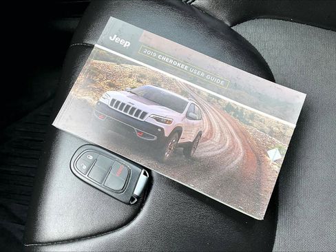 Used 2019 Jeep Cherokee Latitude Plus image 15