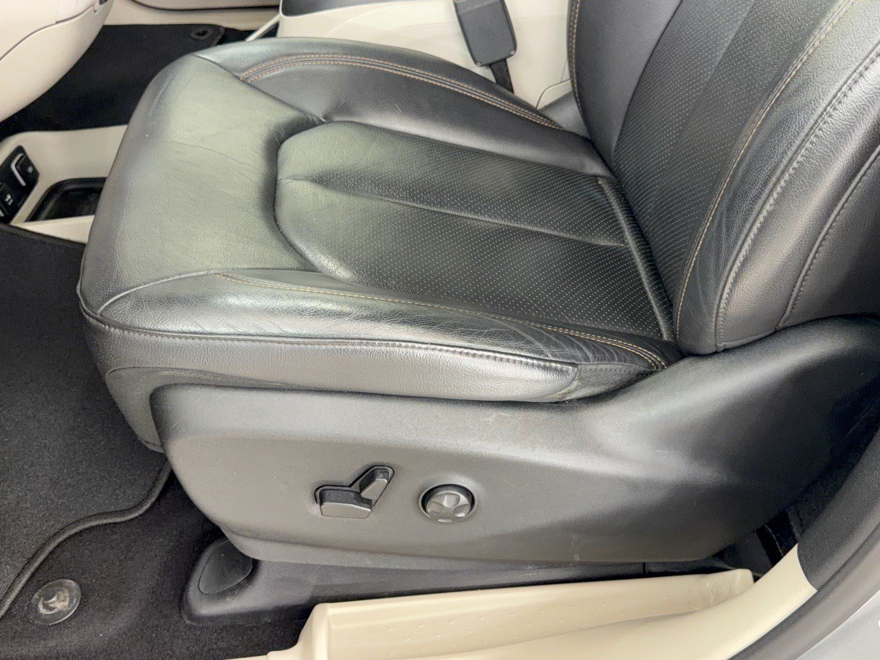 Used 2017 Chrysler Pacifica Touring-L Plus w/ Tire & Wheel Group FWD image 16