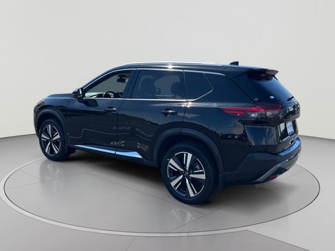 Used 2023 Nissan Rogue SL w/ SL Premium Package FWD image 3