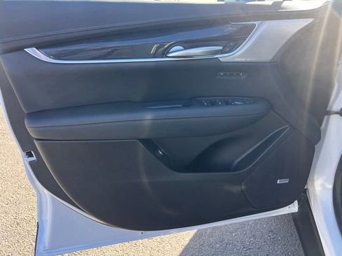 Used 2025 Cadillac XT5 Premium Luxury image 17
