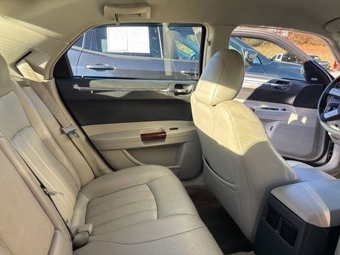 Used 2006 Chrysler 300 C image 33