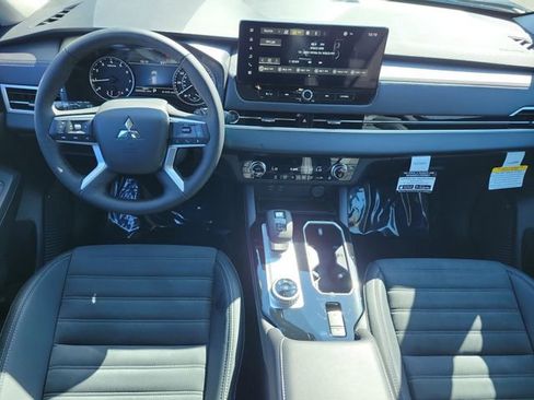 New 2026 Mitsubishi Outlander SE image 16