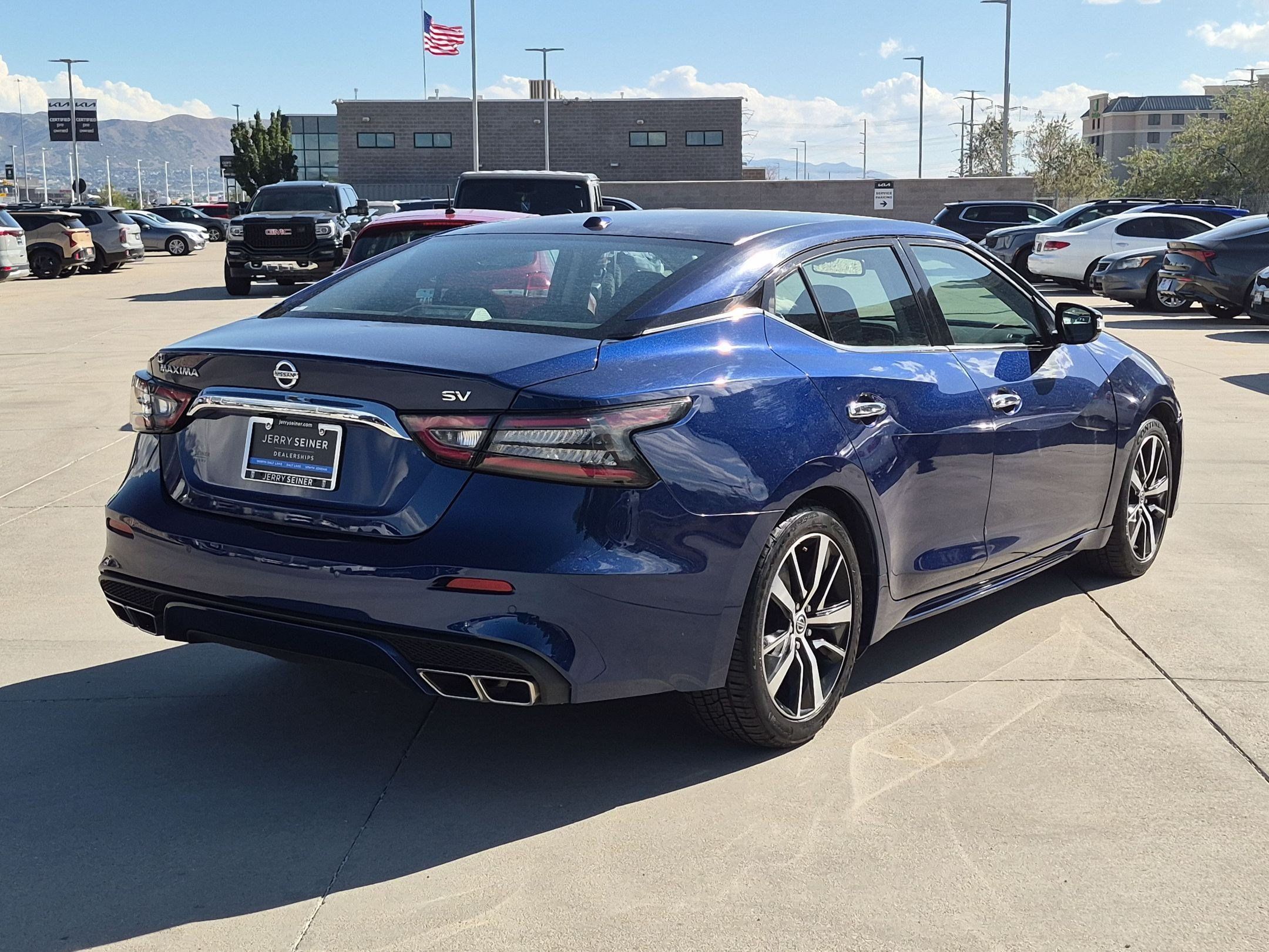 Used 2022 Nissan Maxima SV w/ Floor Mat Group FWD image 6