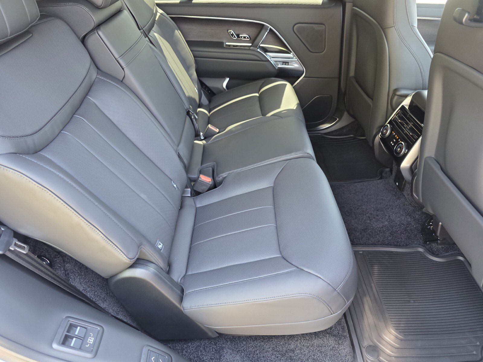 New 2026 Land Rover Range Rover Long Wheelbase SE AWD/4WD image 5
